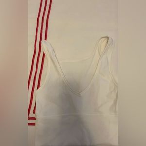 v neck white cropped size small 15$